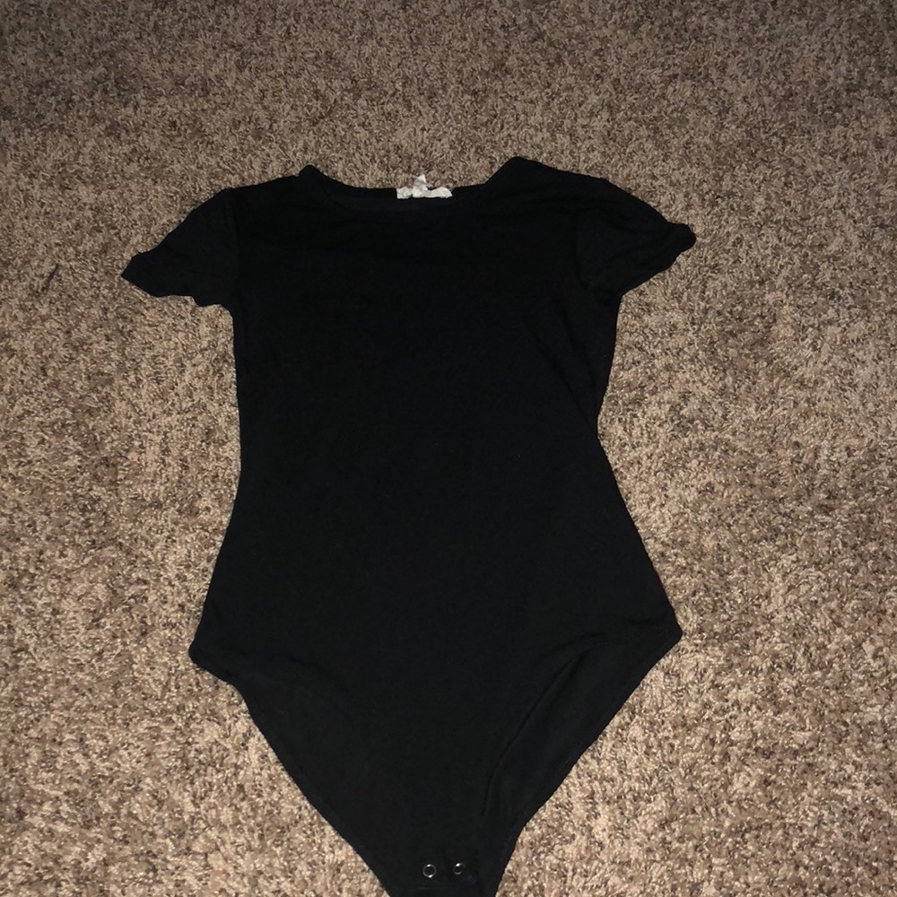 black shirt sleeve body suit!